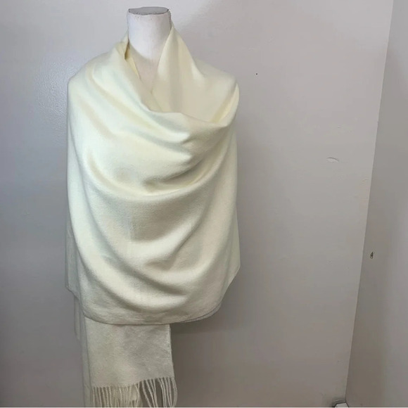 Pretty Persuasions Scarf Wrap Shaw  Cream Fringe Boho Soft‎  Cozy  28"X 72" - Picture 2 of 6